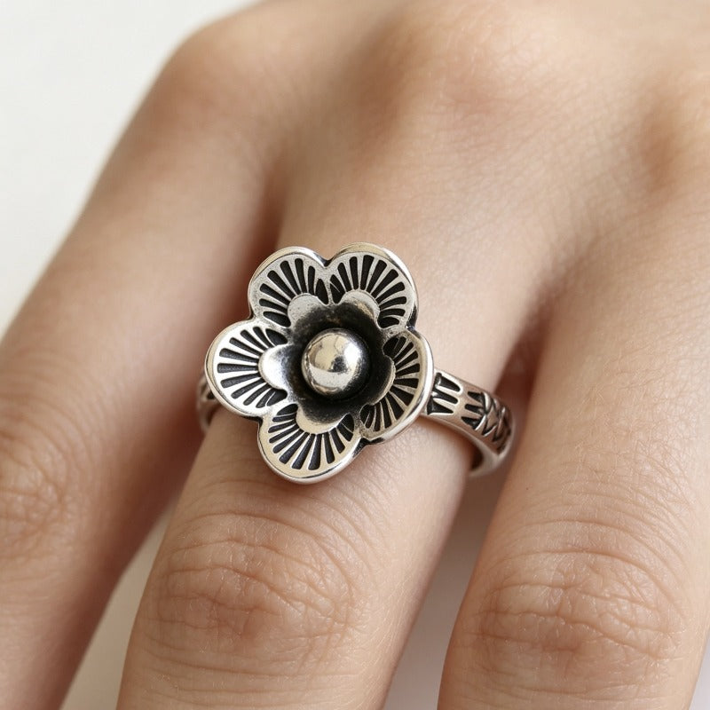 Retro Flower Minimalist Ring