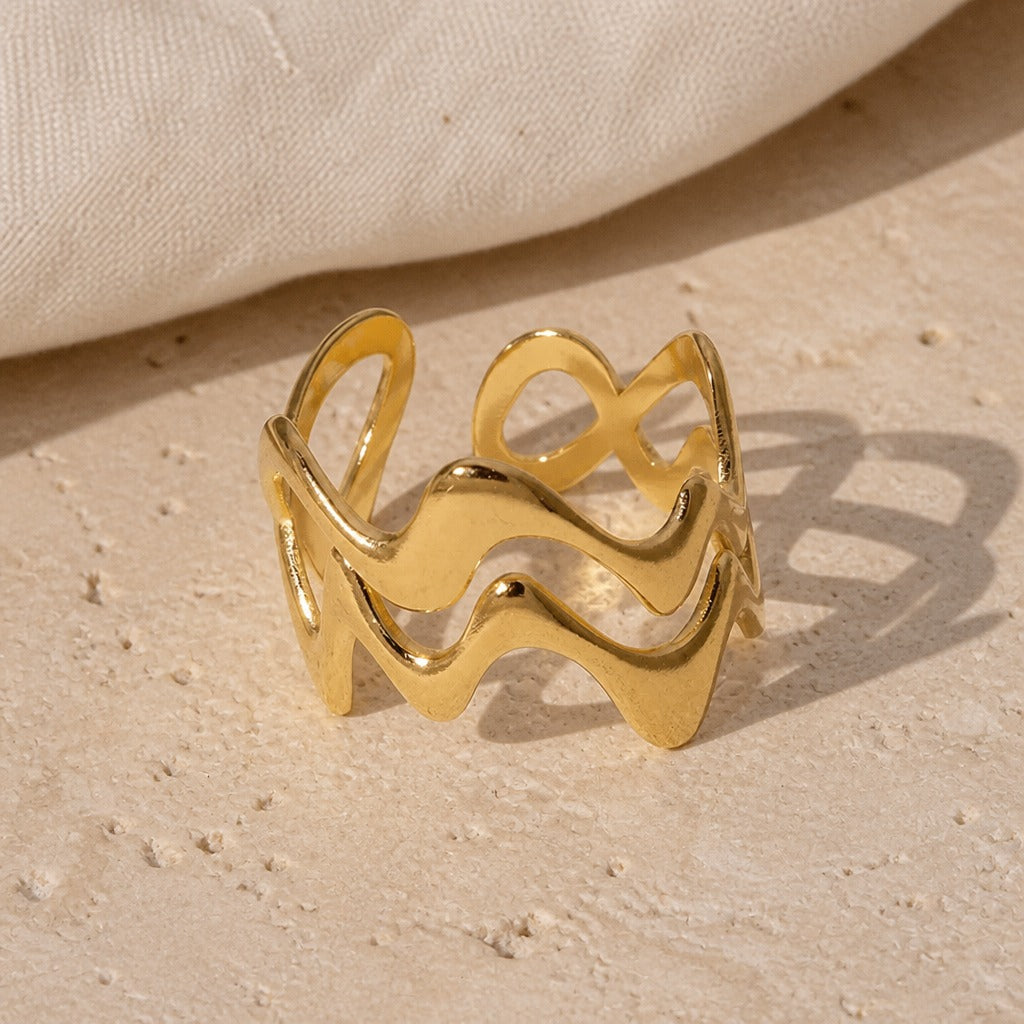 Maison Wave Band Ring
