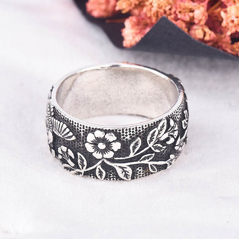 Retro Bohemian Carved Floral Ring
