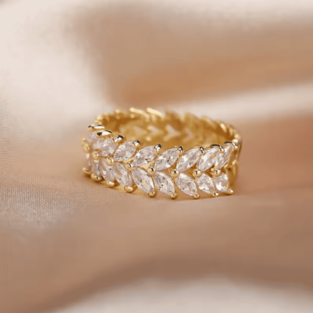 Luxury White Leaf Crystal Ring