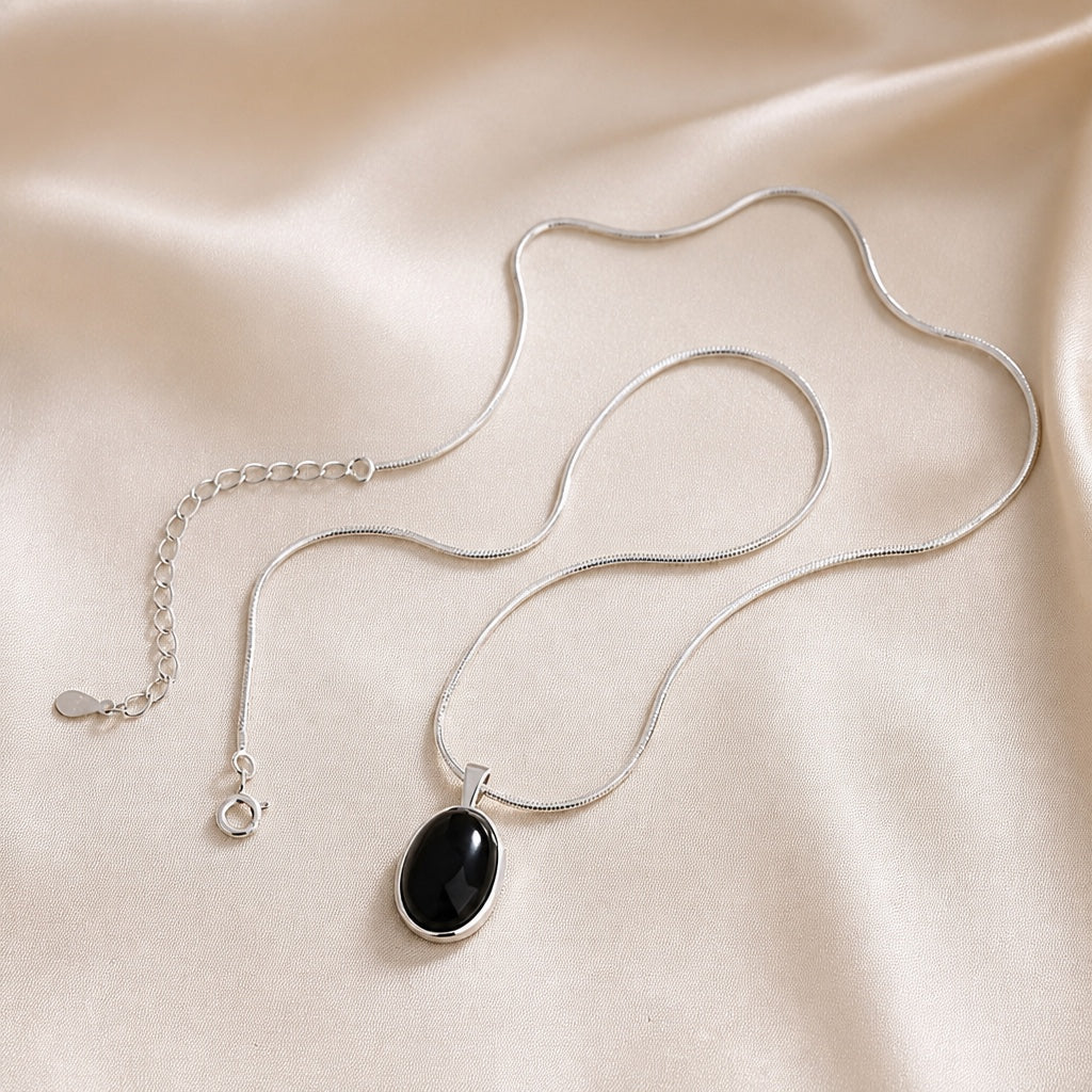 Elegant Black Oval White Gold Necklace