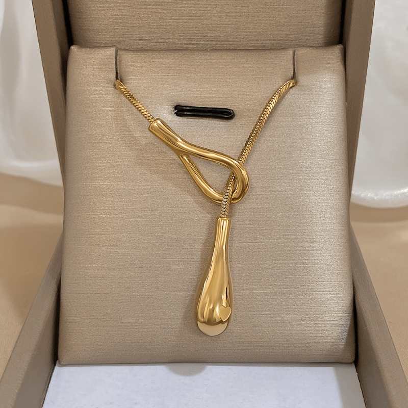 White Gold Vintage Teardrop Pendant Necklace