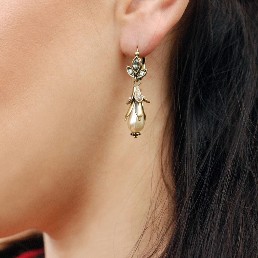 Silver Floral Lily Pearl Earrings