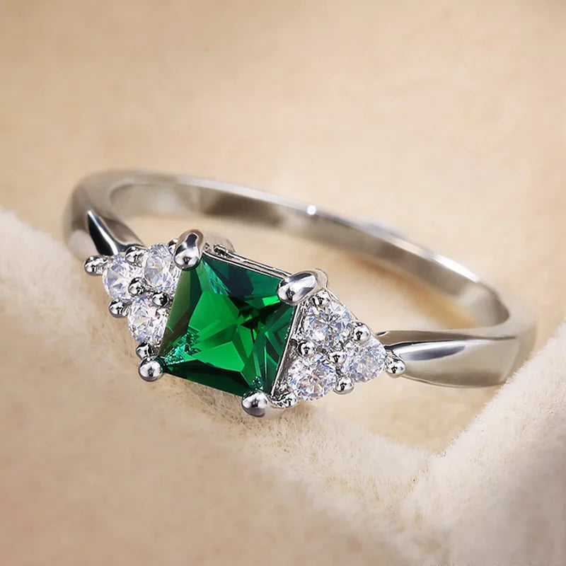 Vintage Minimalist Green Zirconia Ring