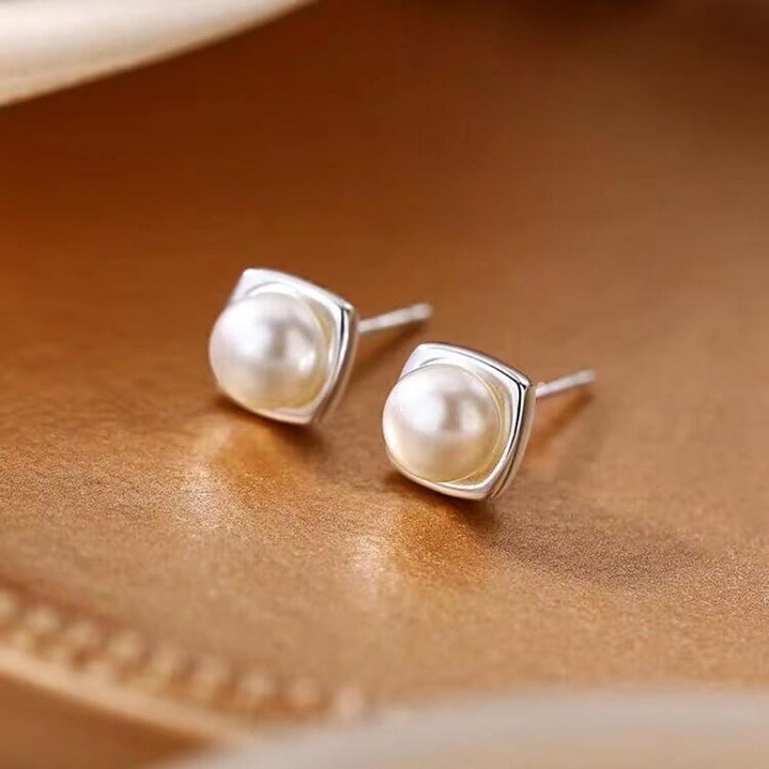 Square Frame Pearl Stud Earrings