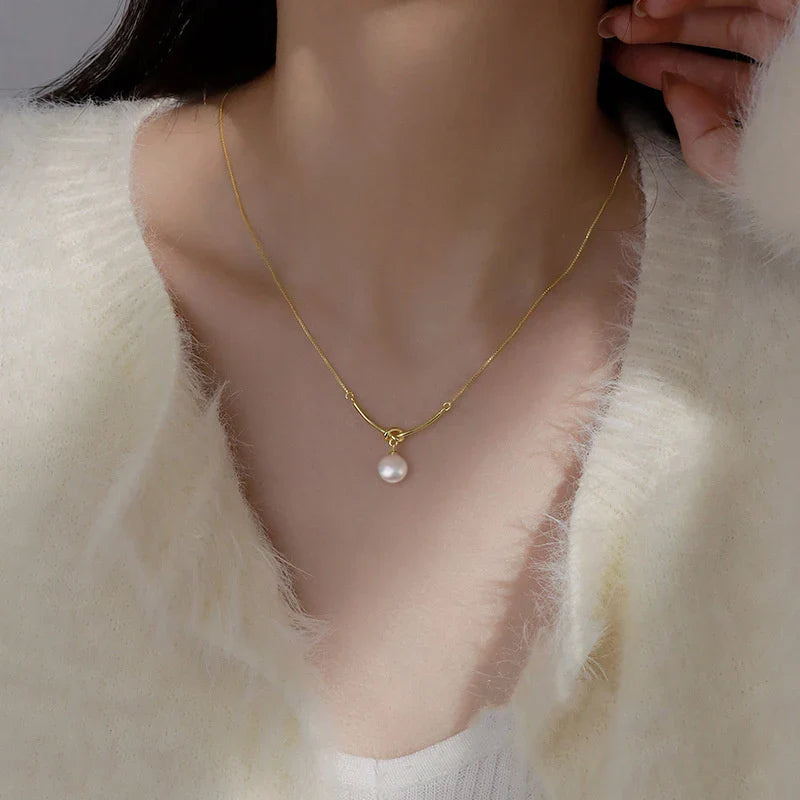 Round Imitation Pearl Pendant Necklace