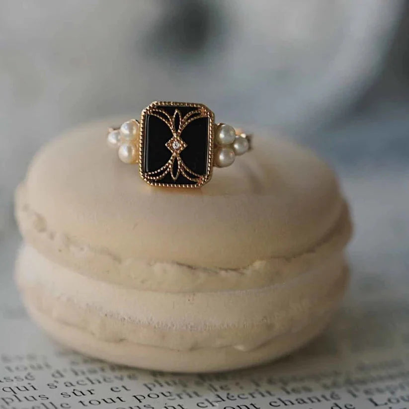 Vintage Black Pearl Golden Ring
