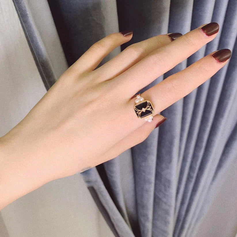 Vintage Black Pearl Golden Ring