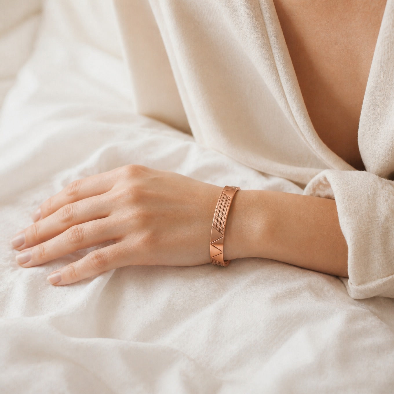 Crest Radiance Copper Bracelet