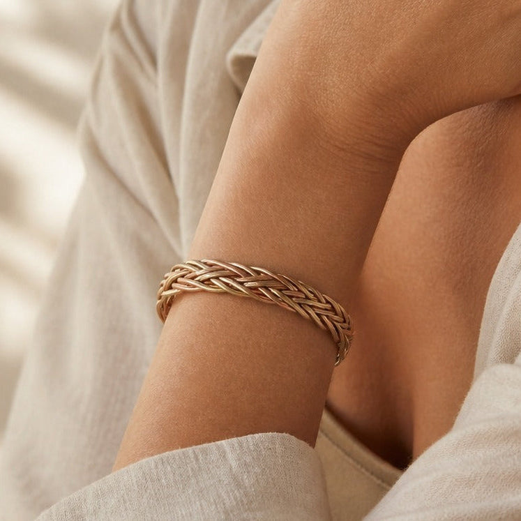 Mire Elegance Copper Cuff