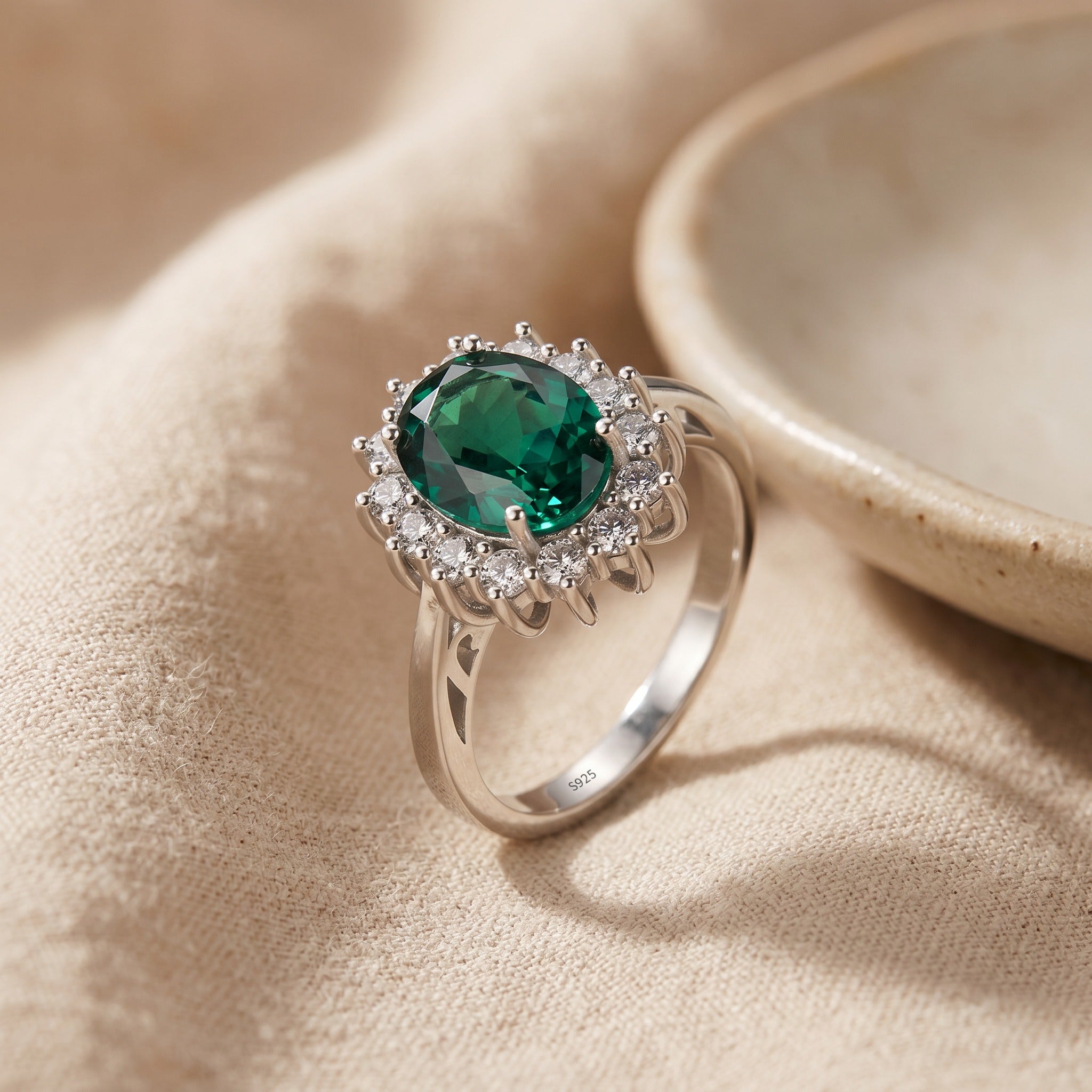 Emerald Iconic Beauty Ring