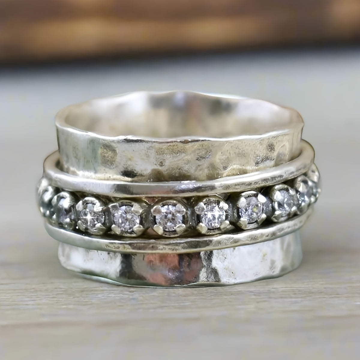 Vintage Round Sparkling Zirconia Inlaid Ring