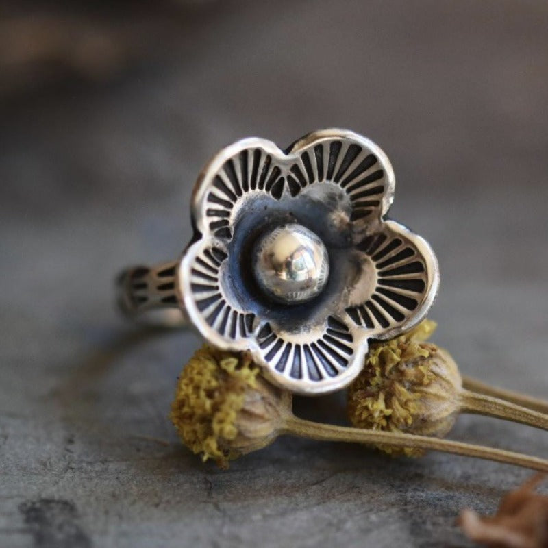 Retro Flower Minimalist Ring