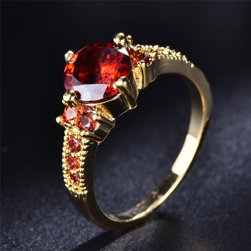 Exquisite Round Cut Zirconia Claw Ring