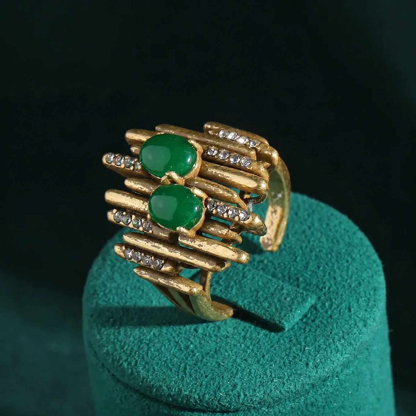 Geometric Oval Emerald Gold Earring