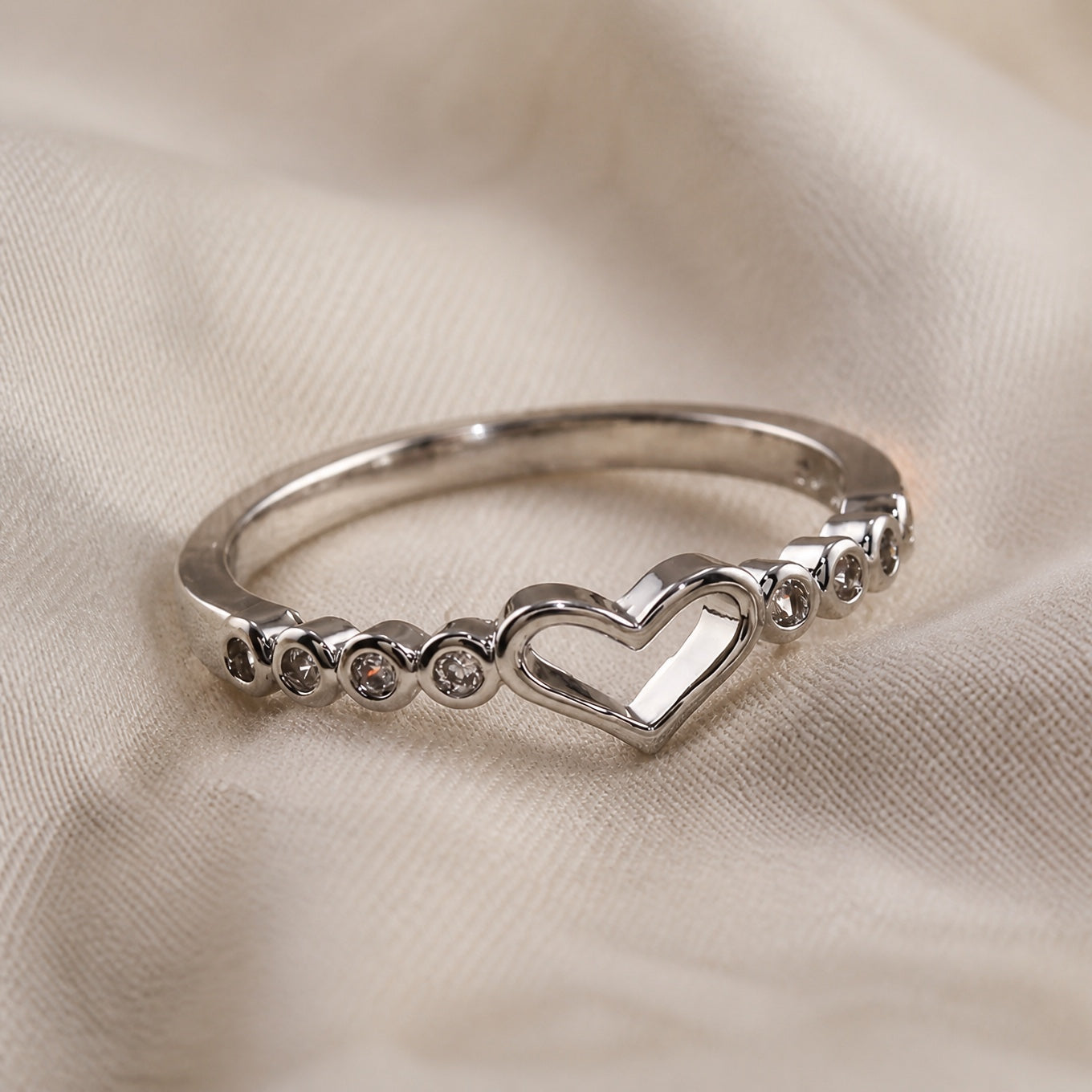 Heart Minimalist Zirconia Ring