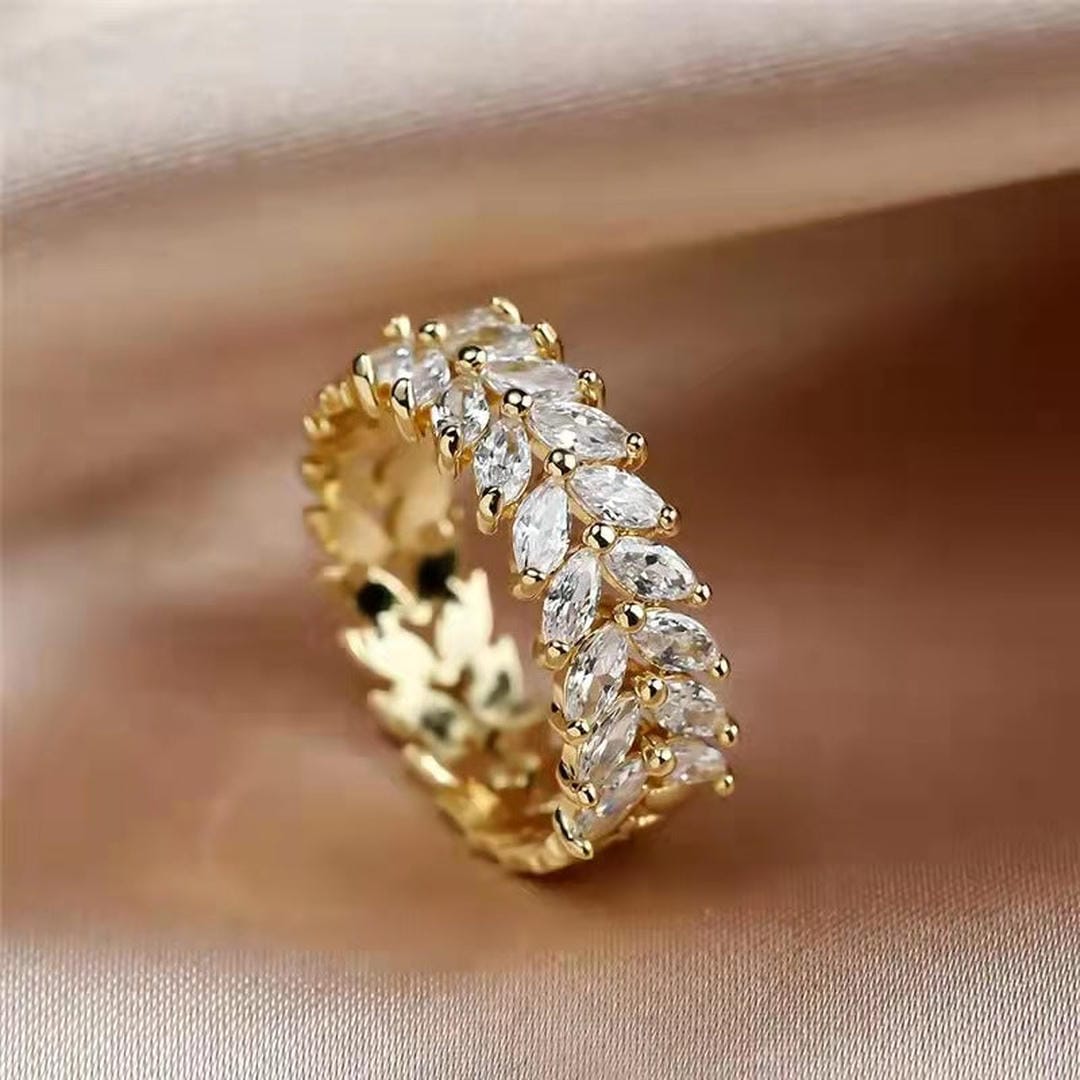 Luxury White Leaf Crystal Ring