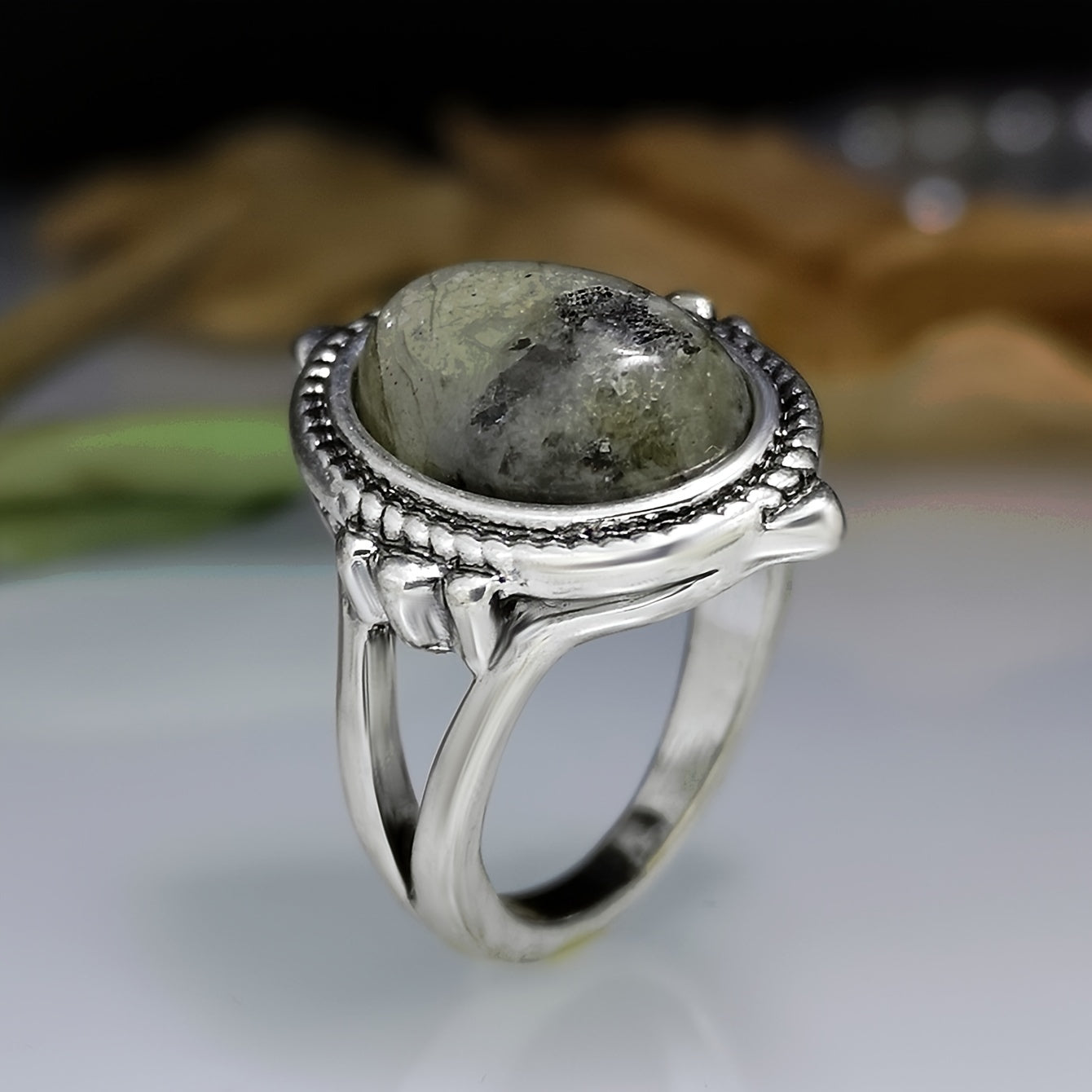 Spectacular Vintage Style Timeless Ring