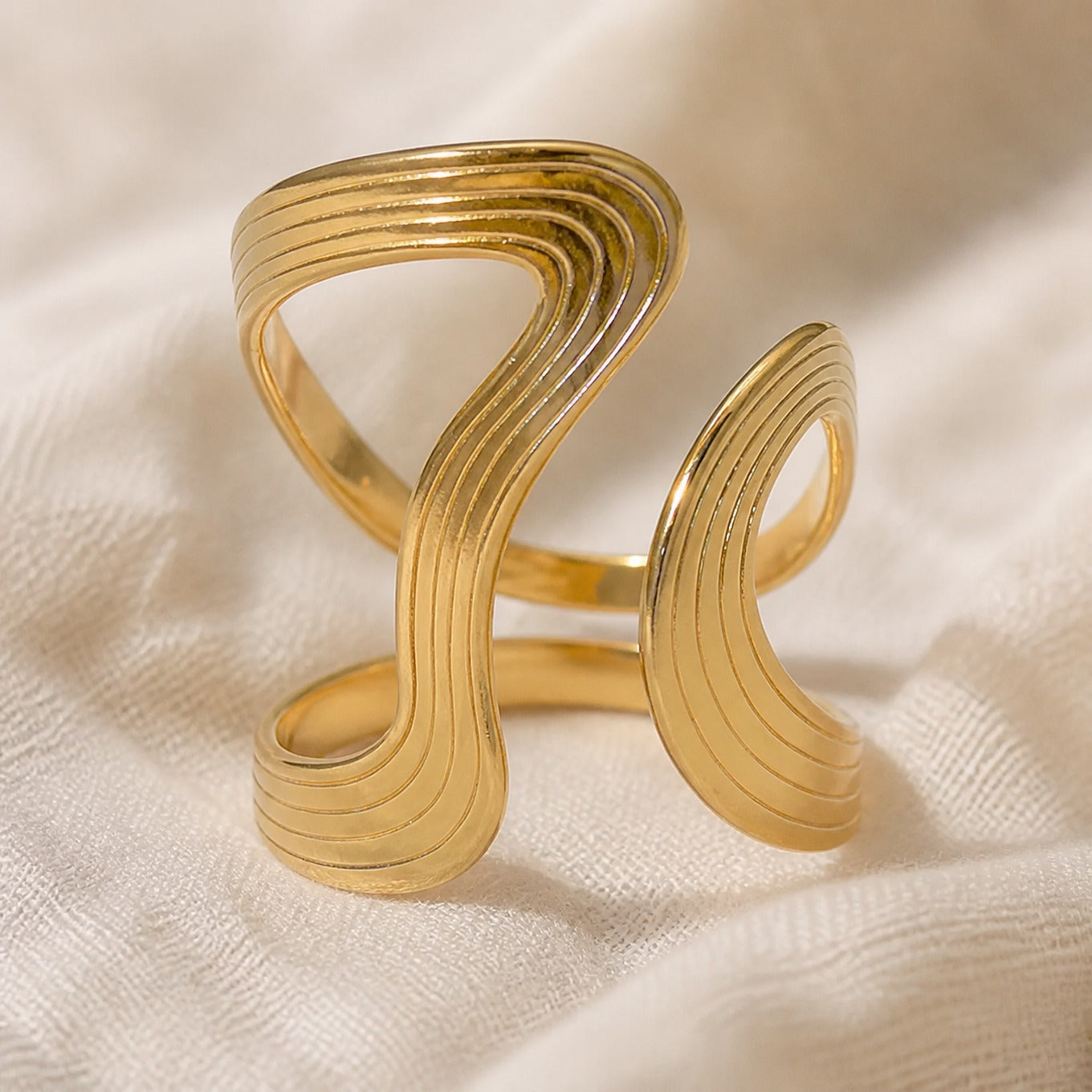 Heritage Wave Band Ring