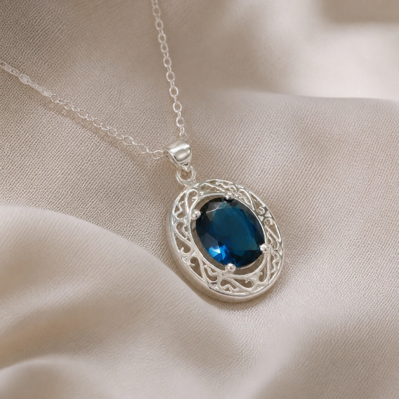 Luminous Sapphire White Gold Necklace