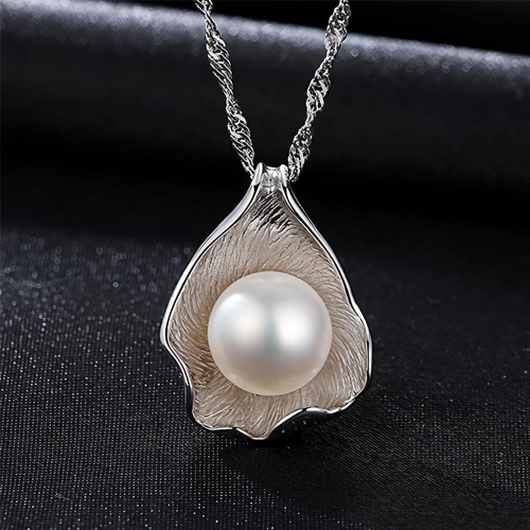 Seashell Pearl Pendant Necklace