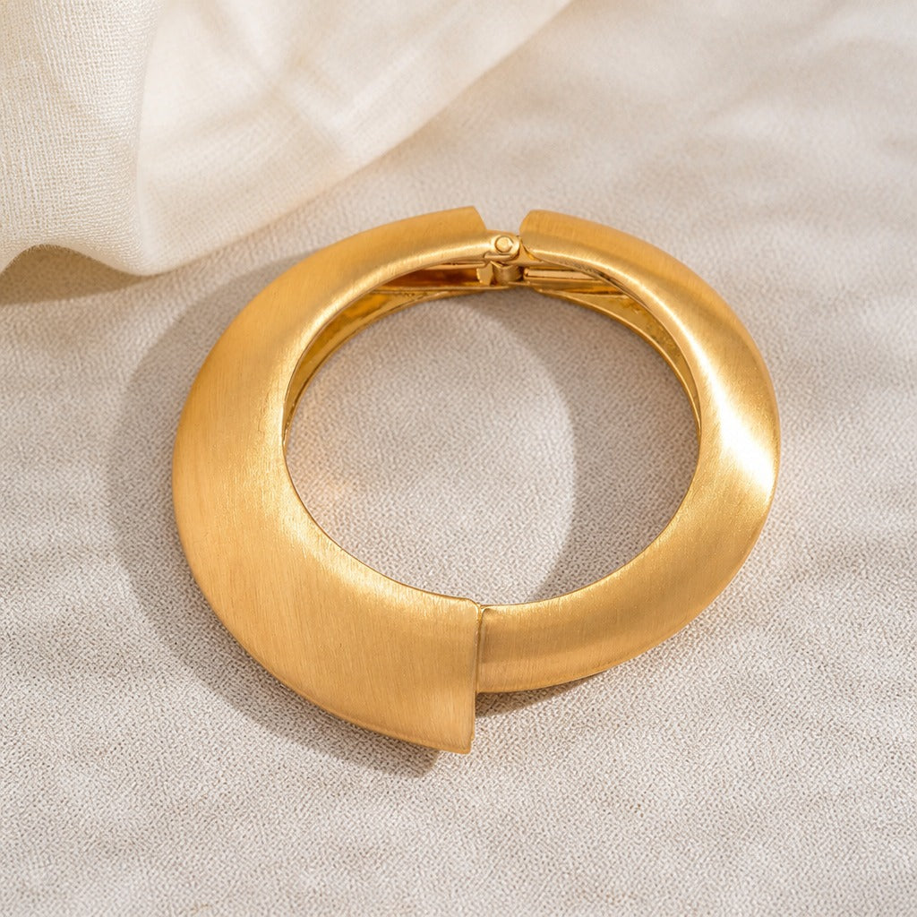 Atelier Matte Gold Bangle