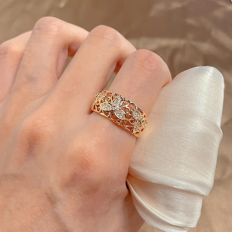 Lavish Zirconia Floral Ring