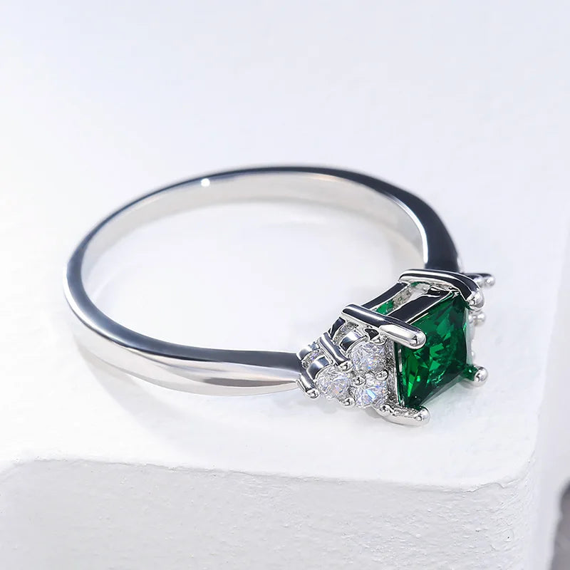 Vintage Minimalist Green Zirconia Ring
