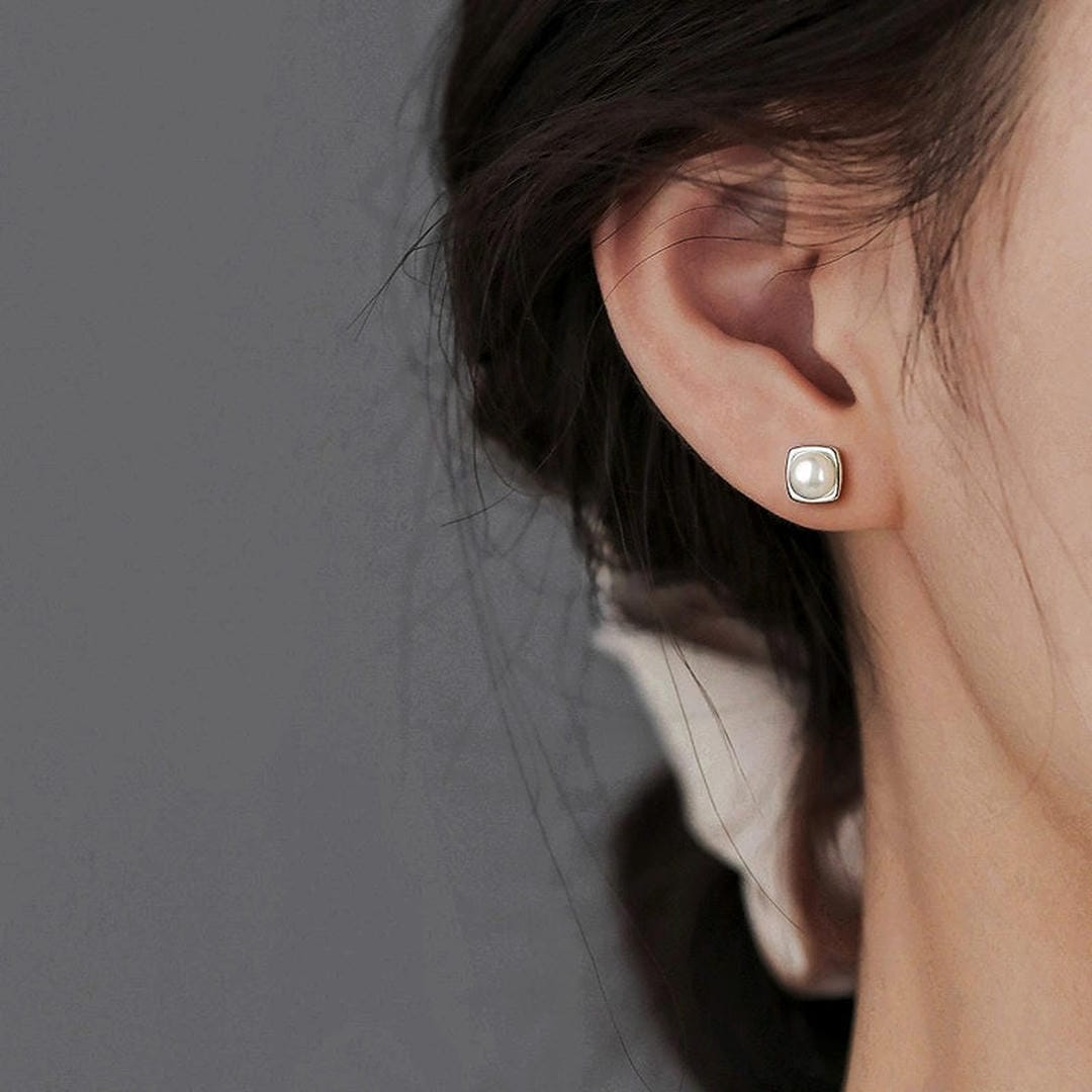 Square Frame Pearl Stud Earrings