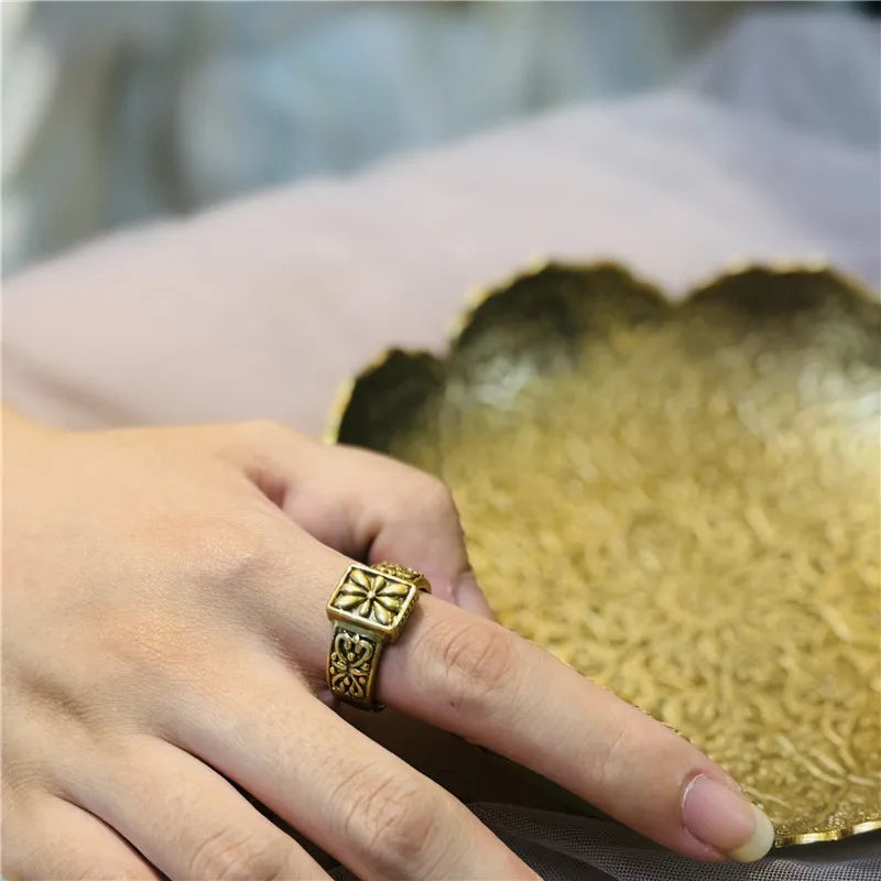 Square Flower Carving Gold Ring