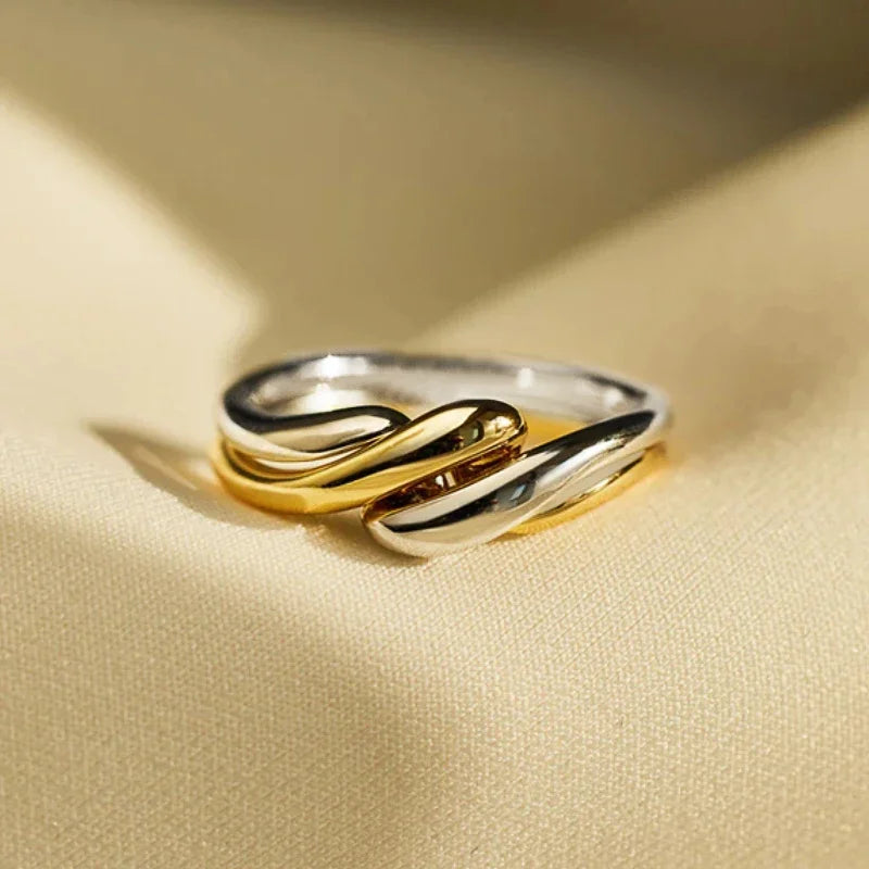 Novel Two Tone Twisty Ring
