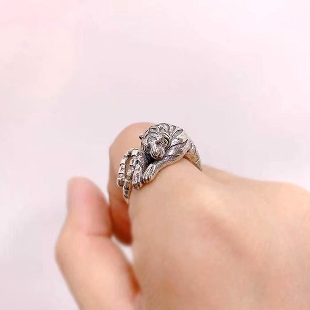 Tiger Hug Adjustable Ring