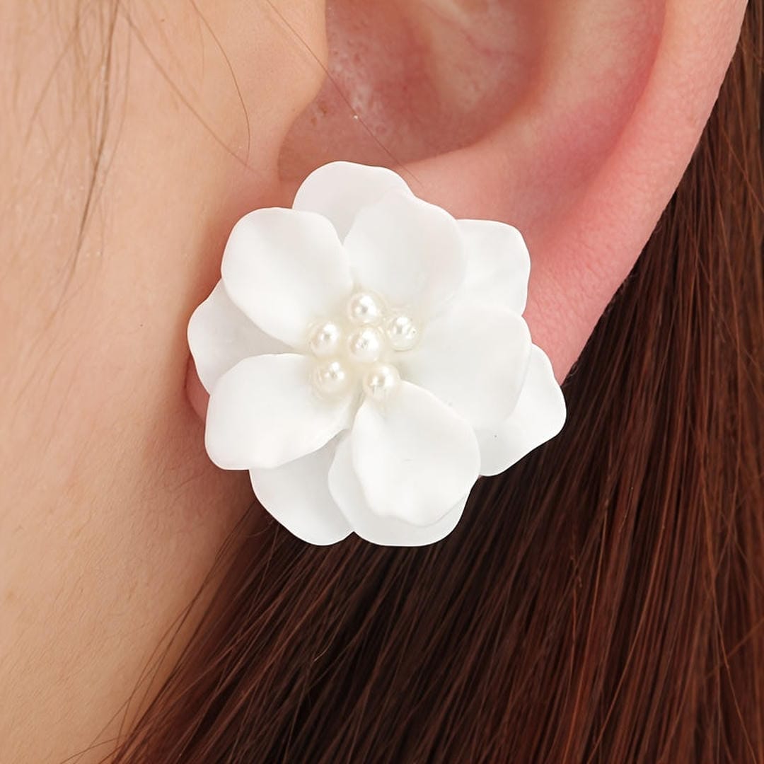 Pearl Center White Blossom Stud Earrings