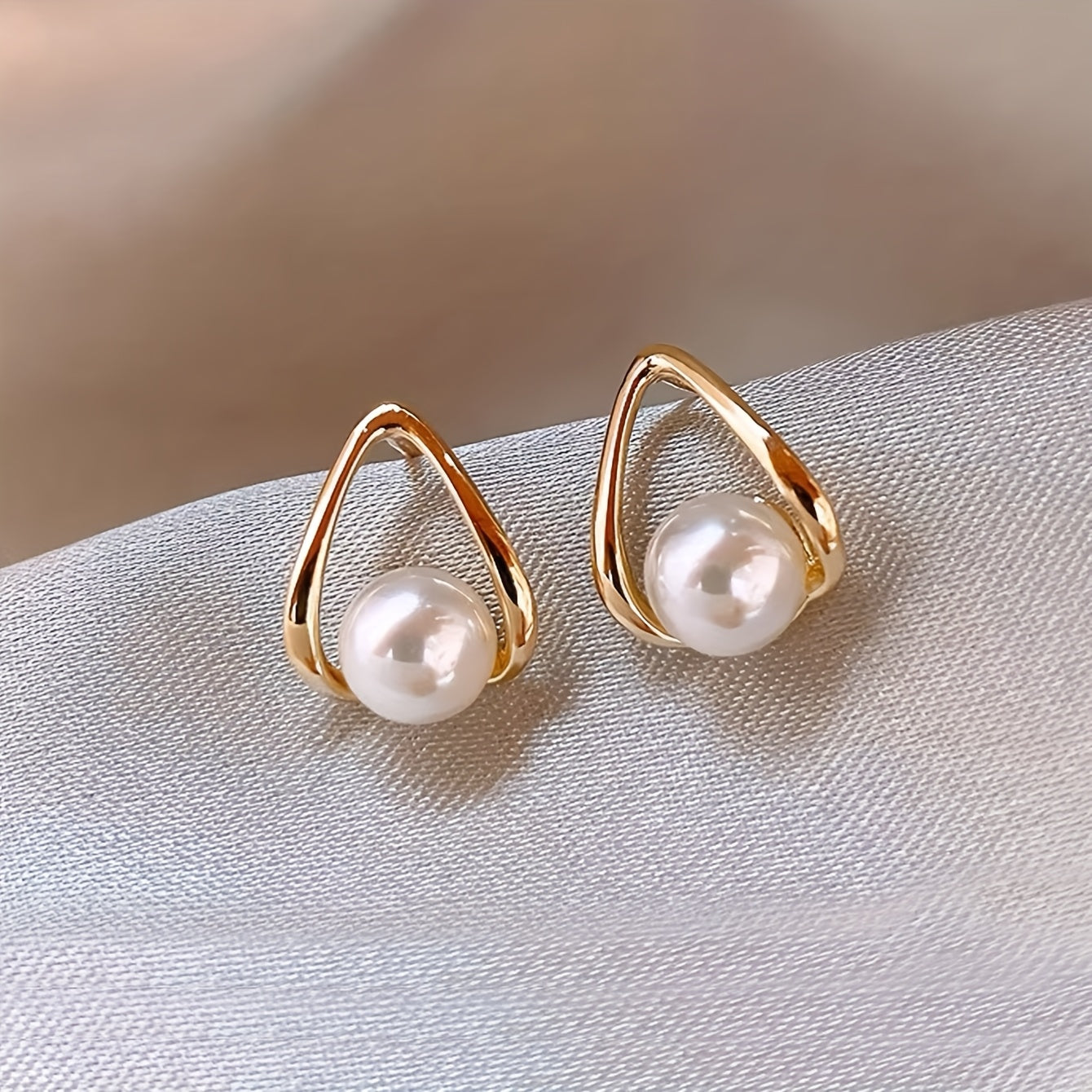 Exquisite Geometric Pearl Inlaid Earrings