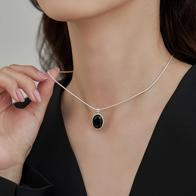 Elegant Black Oval White Gold Necklace