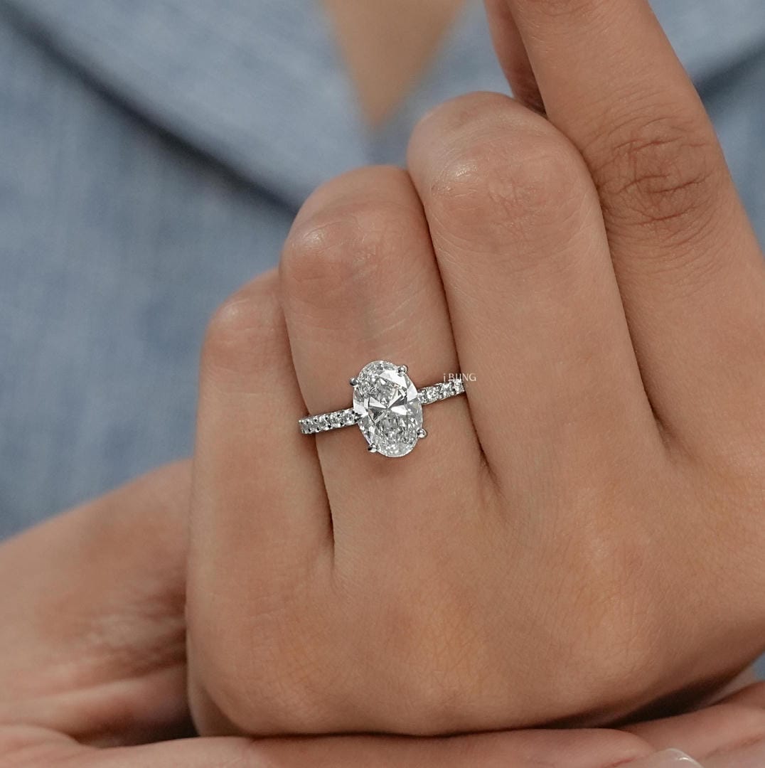 Elegant Oval-Cut Ring