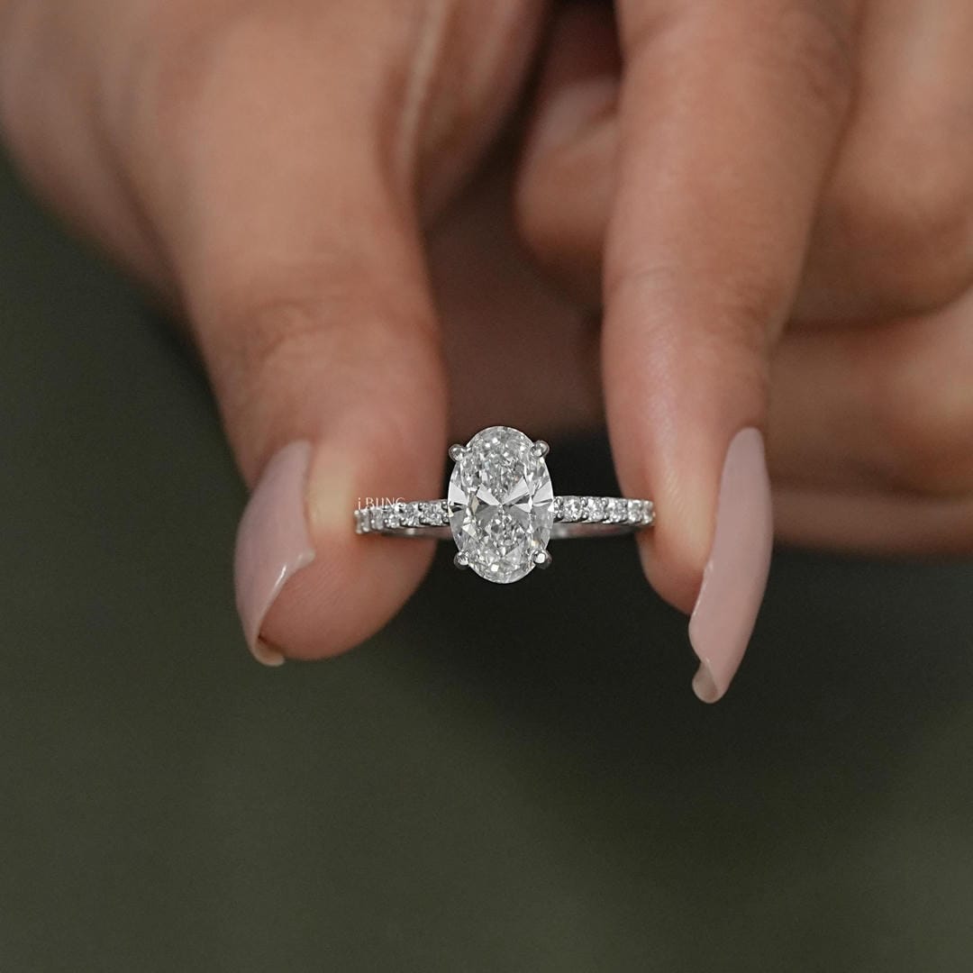 Elegant Oval-Cut Ring