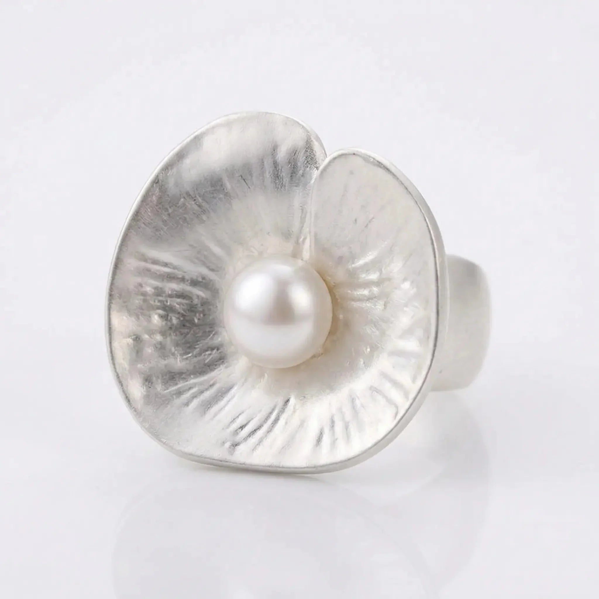 IrisImpulse Pearl Ring