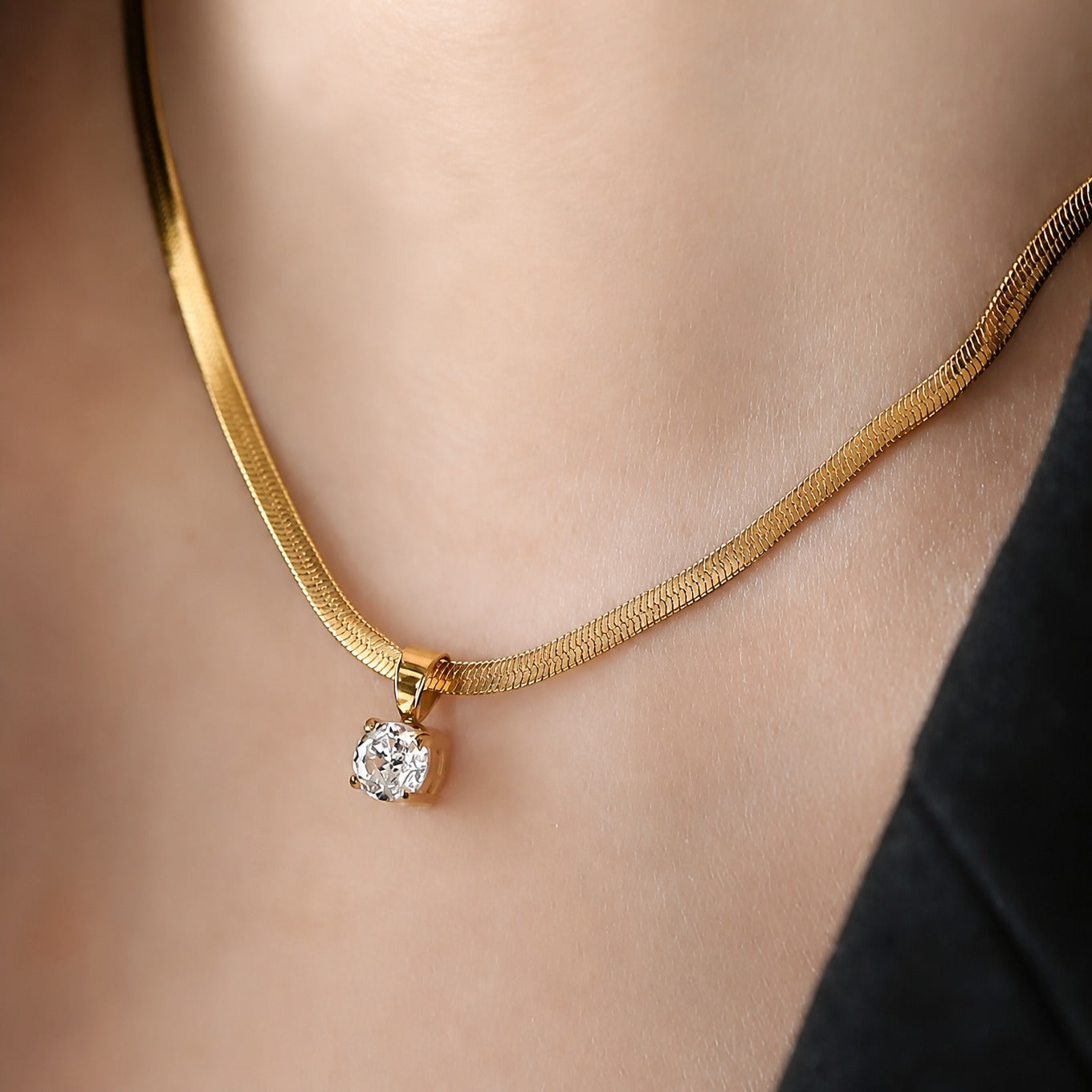 Rhinestone Pendant Gold Necklace
