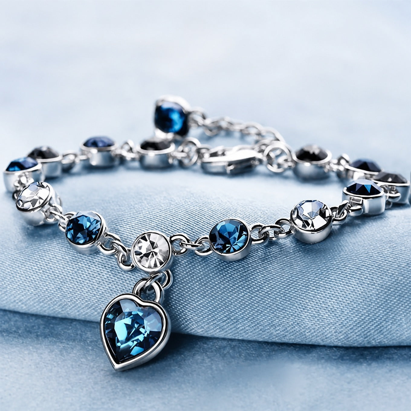 Ocean Heart Glow White Gold Bracelet