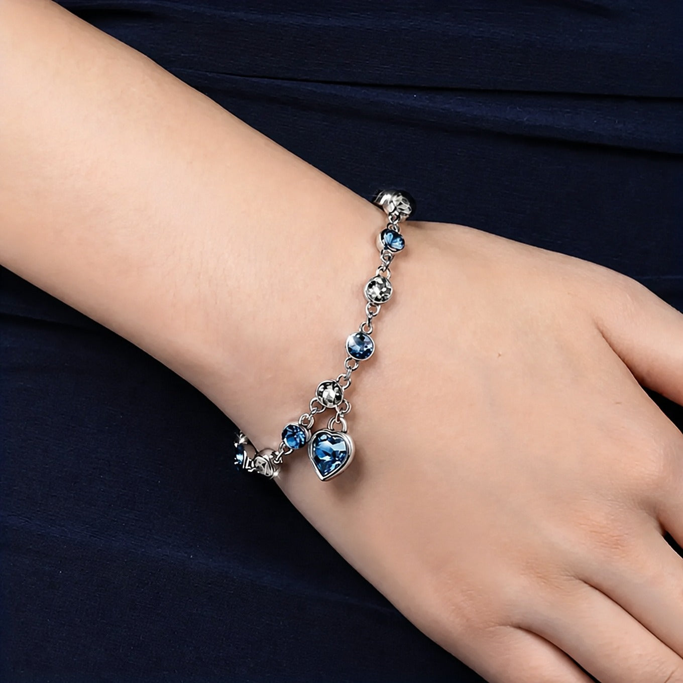 Ocean Heart Glow White Gold Bracelet