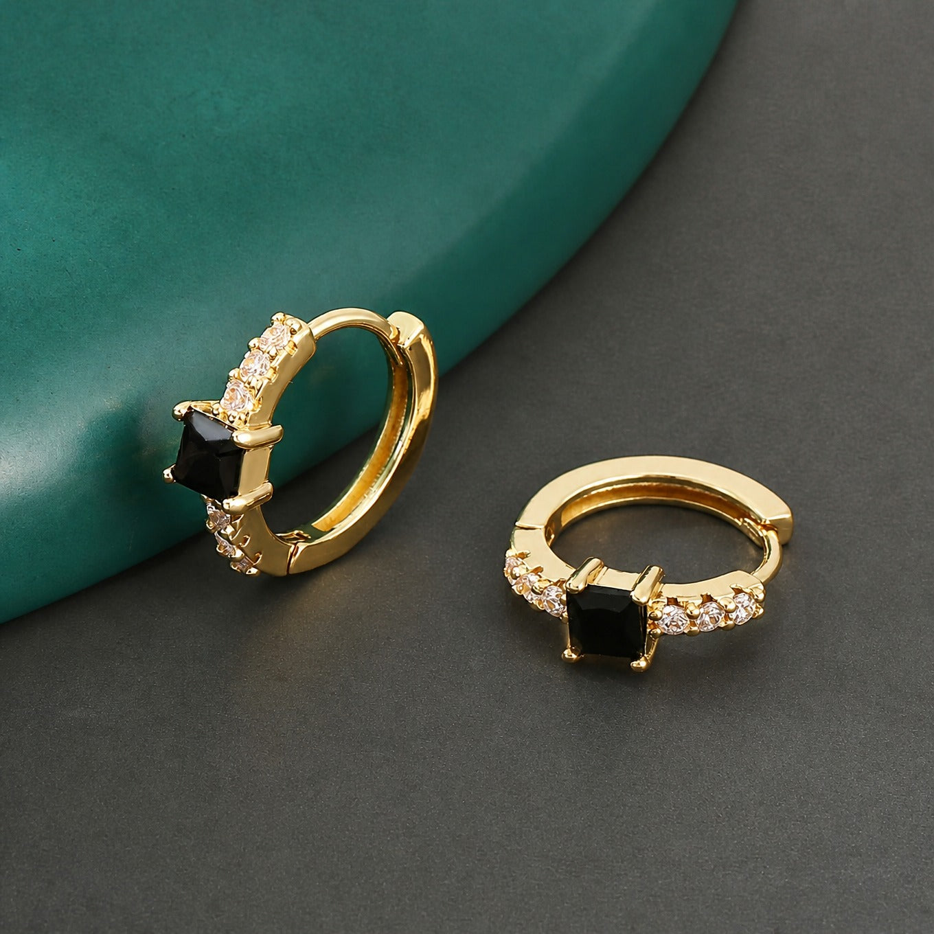 Vintage Round Zirconia Earrings