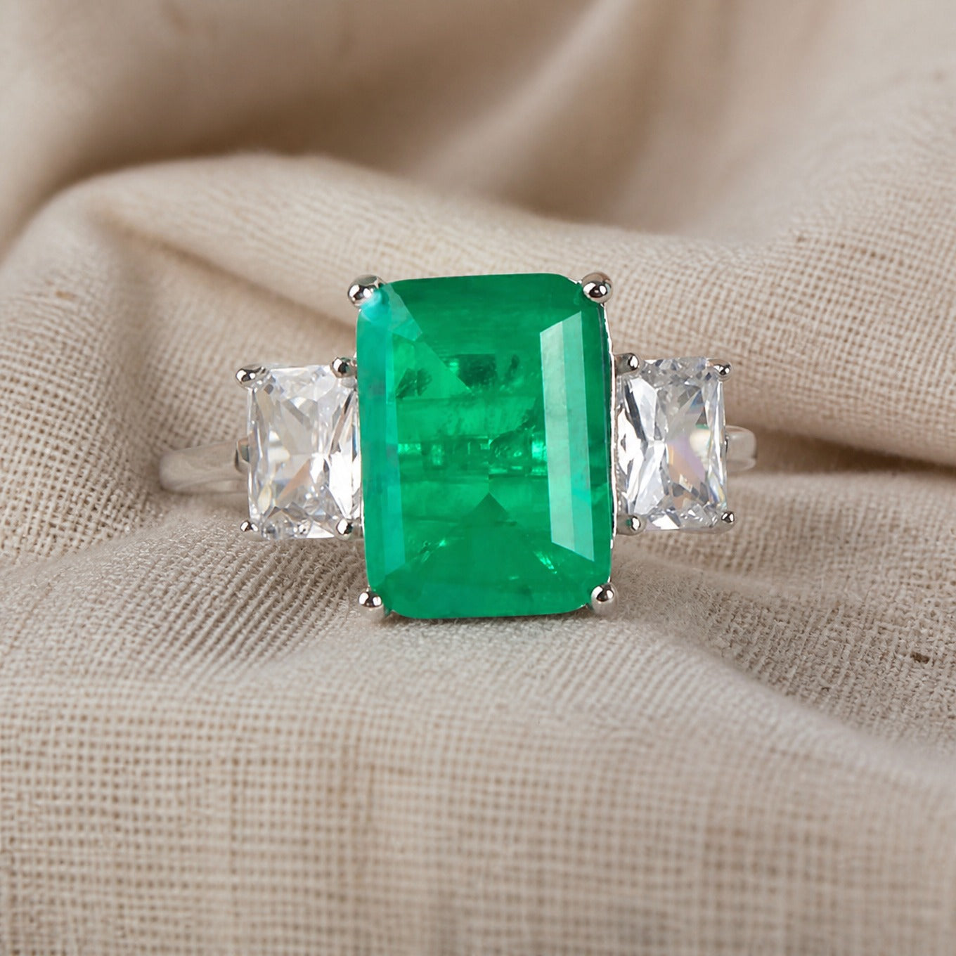 Emerald White Gold Avenue Ring