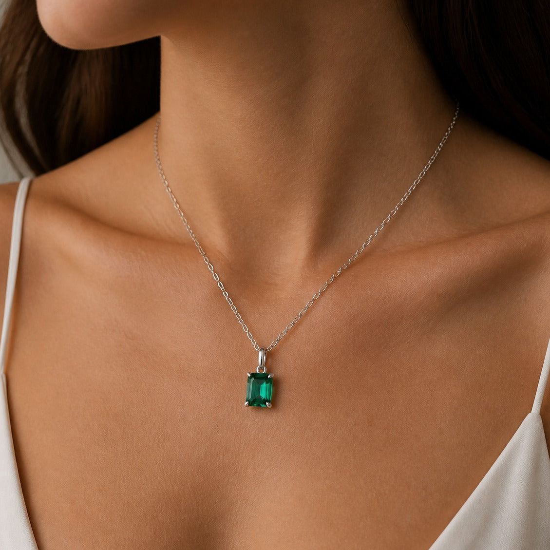 Emerald Legacy White Gold Necklace