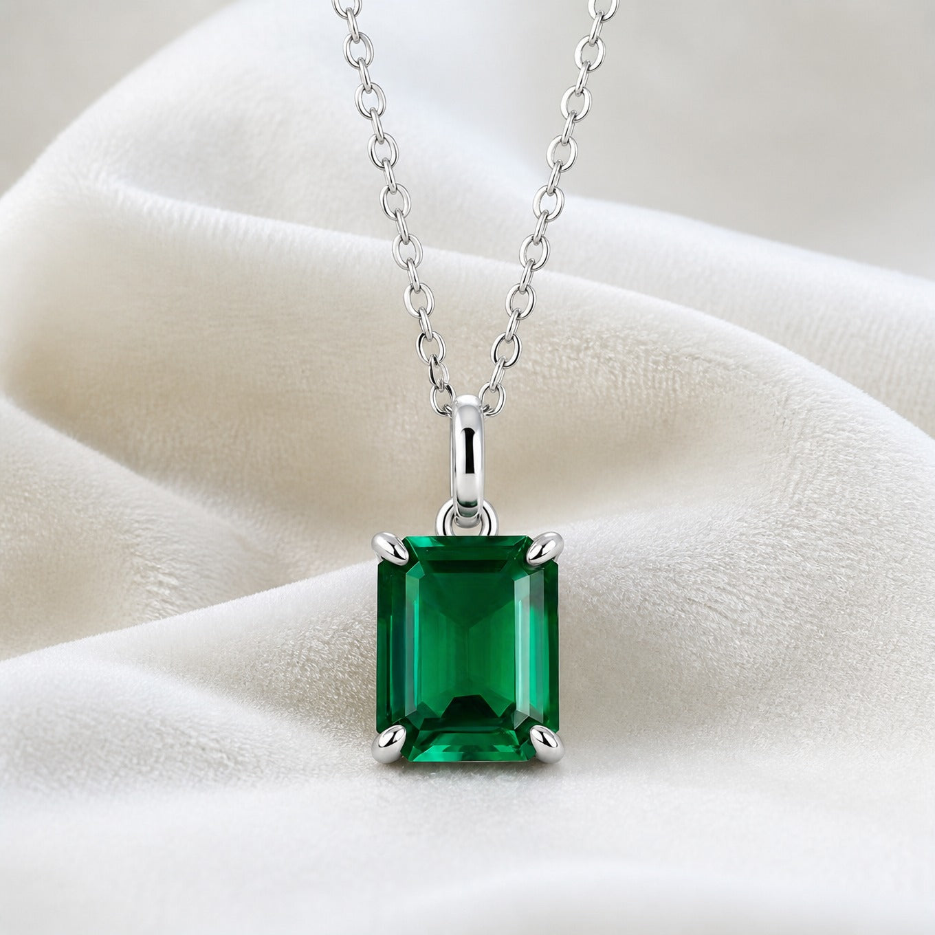 Emerald Legacy White Gold Necklace