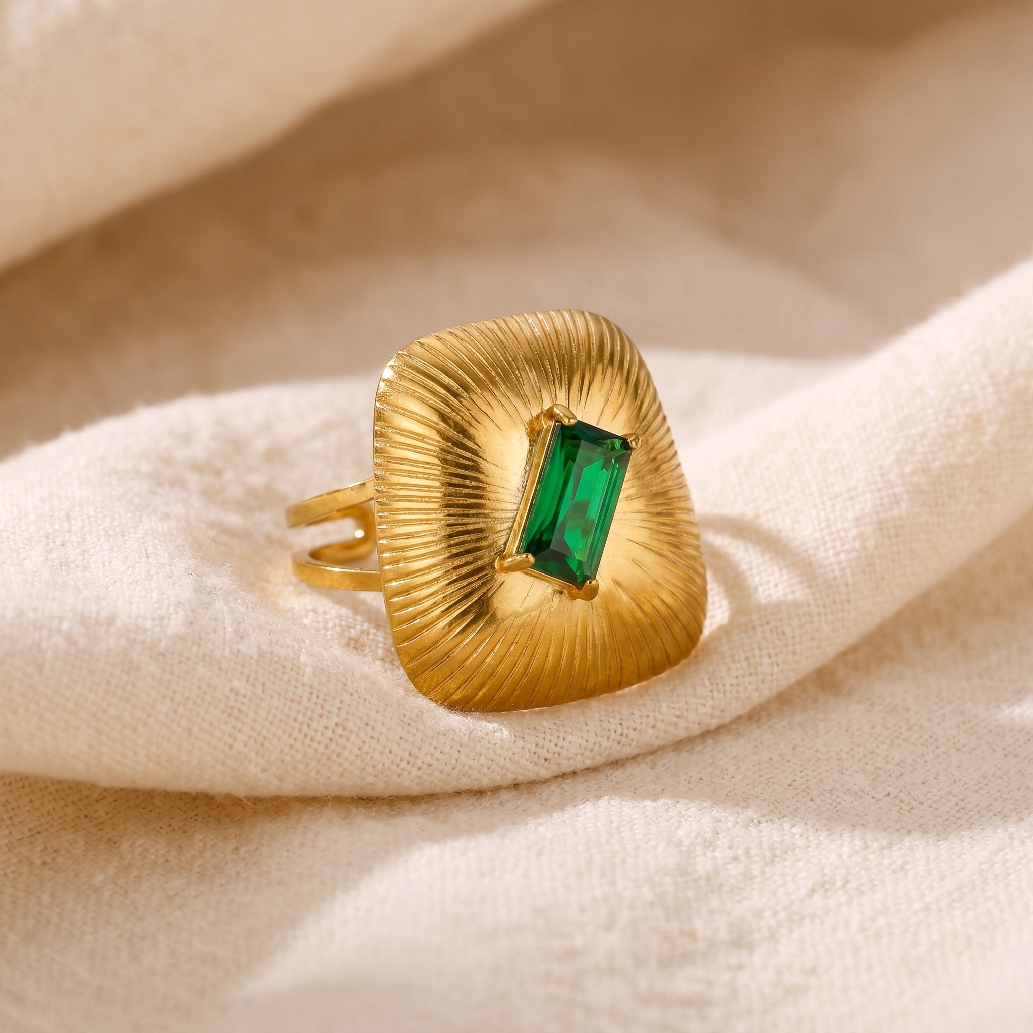 Emerald Majesty Statement Ring